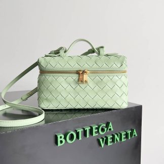 Replica Bottega Veneta intrecciato leather Bang Bang Vanity Case