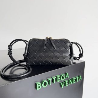 Replica Bottega Veneta Concert Intrecciato Leather Pouch