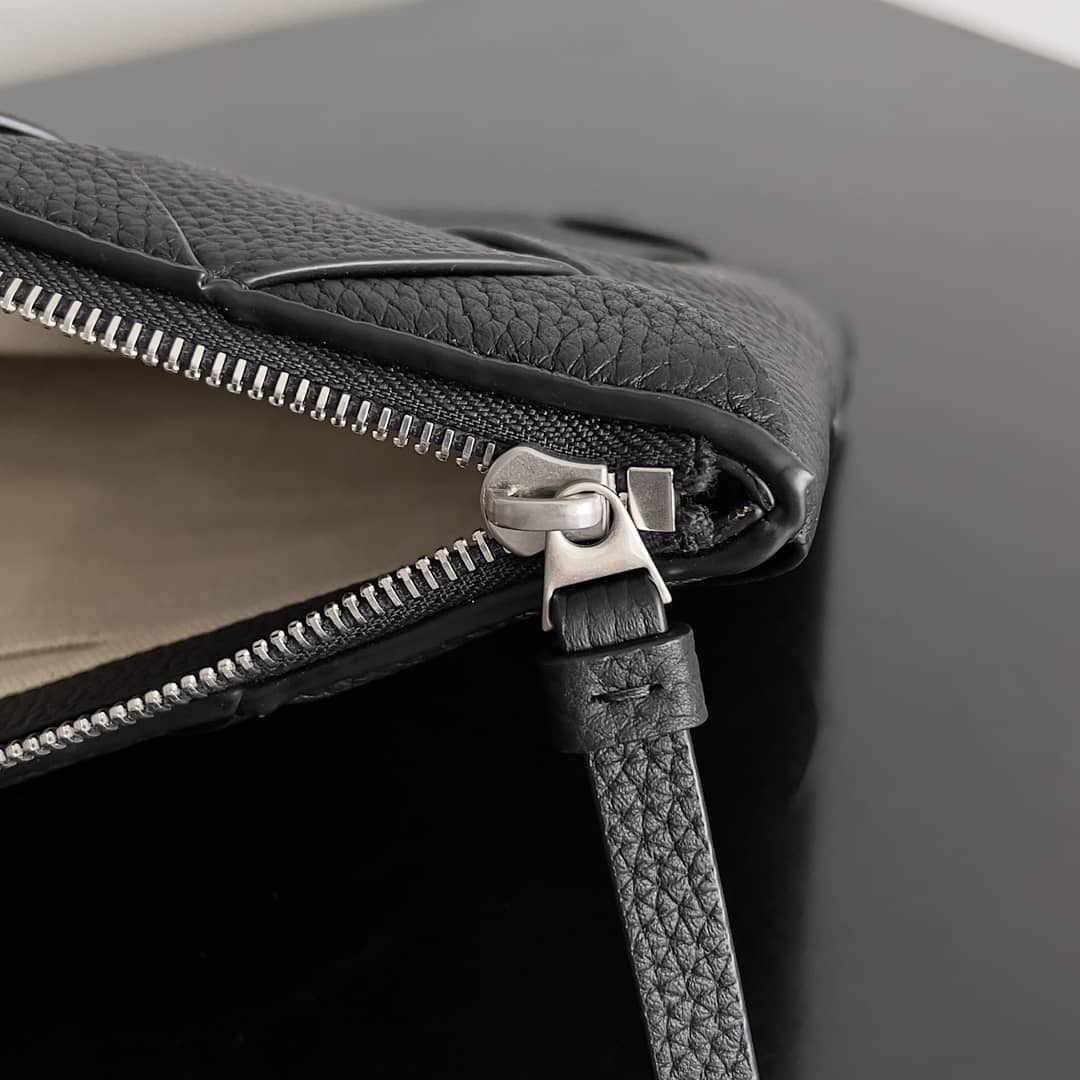 Replica Bottega Veneta Diago Intrecciato Leather Large Pouch_4_155632 Replica Bottega Veneta Diago Intrecciato Leather Large Pouch