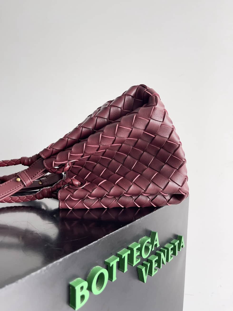 Replica Bottega Veneta Small Leather Parachute Shoulder Bag_1_155722 Replica Bottega Veneta Small Leather Parachute Shoulder Bag