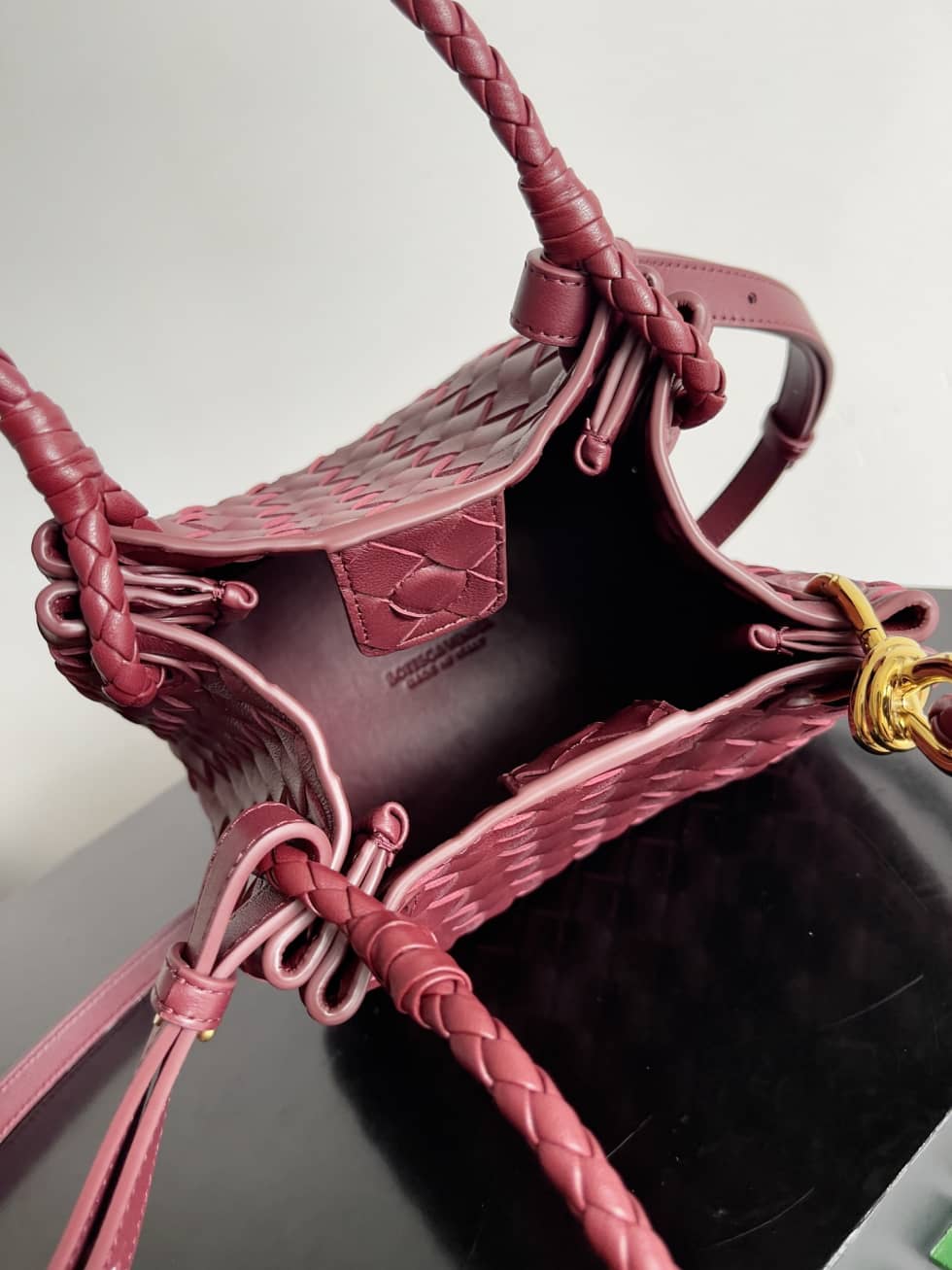 Replica Bottega Veneta Small Leather Parachute Shoulder Bag_8_155722 Replica Bottega Veneta Small Leather Parachute Shoulder Bag