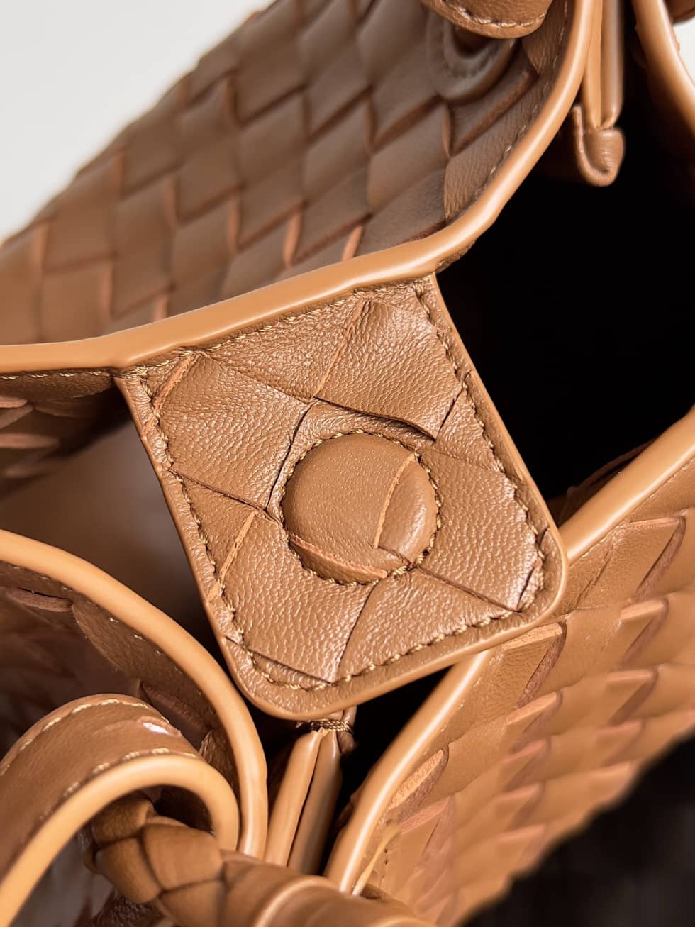 Replica Bottega Veneta Small Leather Parachute Shoulder Bag_6_155762 Replica Bottega Veneta Small Leather Parachute Shoulder Bag