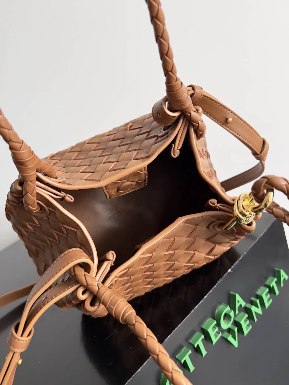 Replica Bottega Veneta Small Leather Parachute Shoulder Bag_8_155762 Replica Bottega Veneta Small Leather Parachute Shoulder Bag
