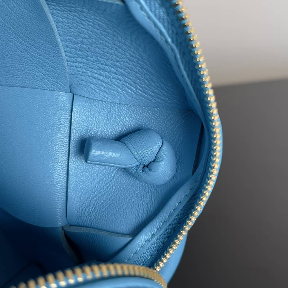 Replica Bottega Veneta Mini Cassette Camera Crossbody Bag_2_155988 Replica Bottega Veneta Mini Cassette Camera Crossbody Bag