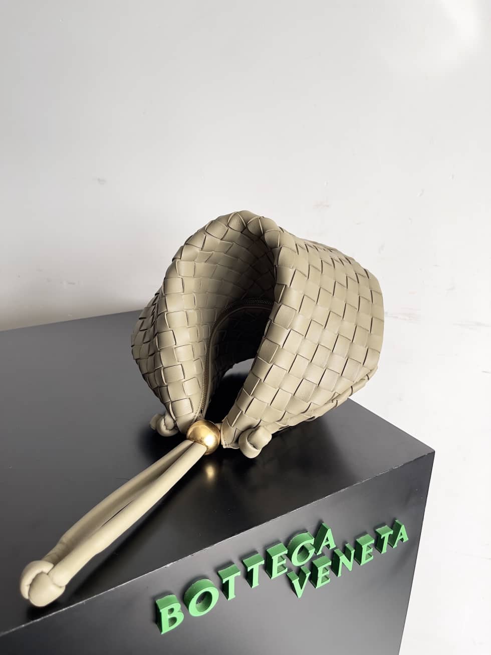 Replica Bottega Veneta Medium Turn Pouch_4_156188 Replica Bottega Veneta Medium Turn Pouch