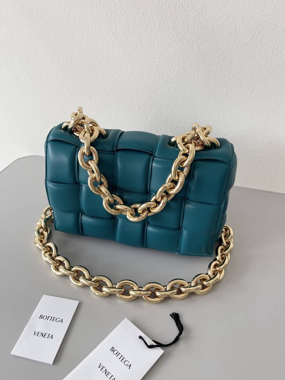 Replica Bottega Veneta Lambskin Maxi Intreccio Padded Chain Cassette Crossbody Bag_2_156248 Replica Bottega Veneta Lambskin Maxi Intreccio Padded Chain Cassette Crossbody Bag