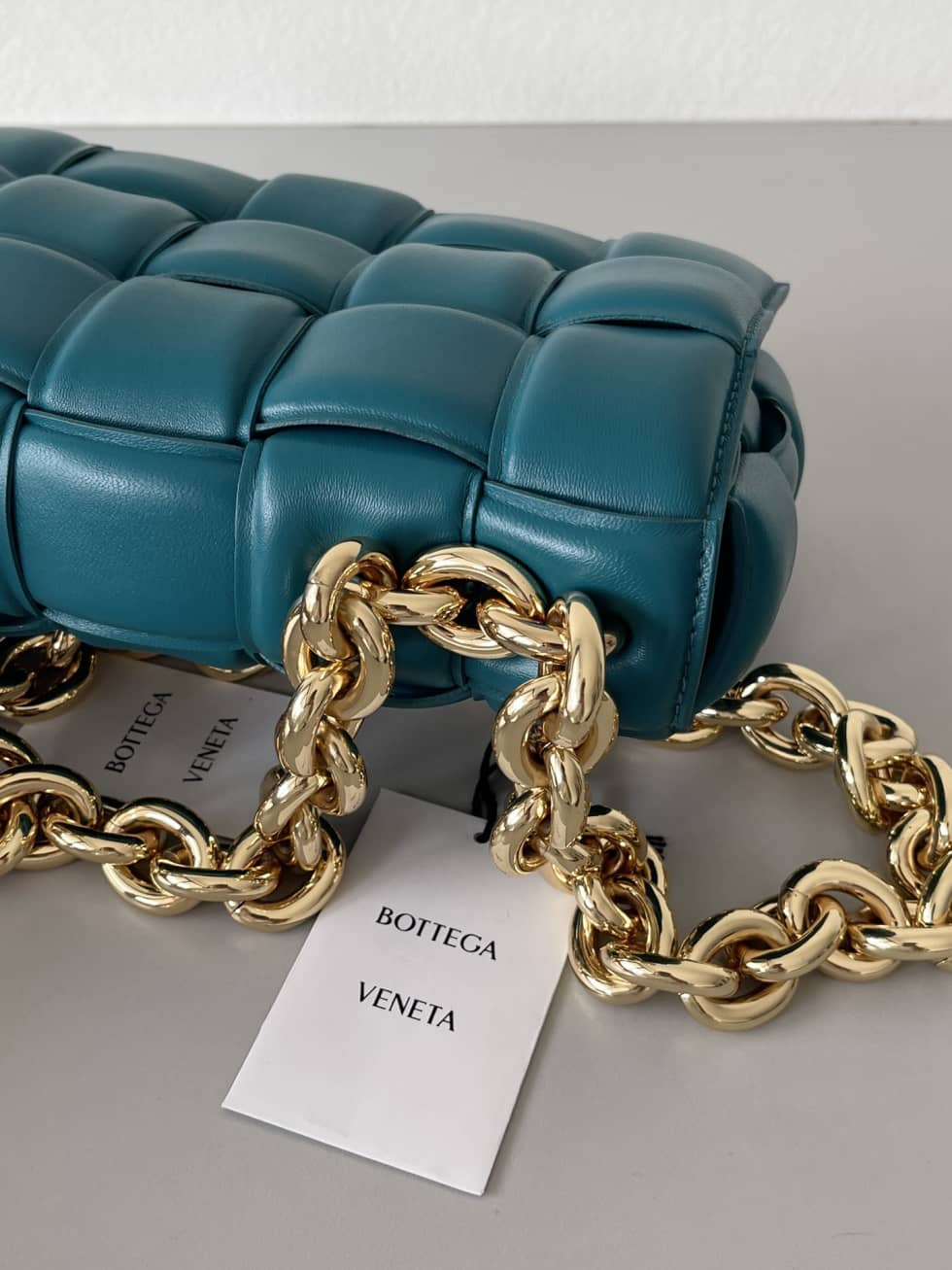 Replica Bottega Veneta Lambskin Maxi Intreccio Padded Chain Cassette Crossbody Bag_3_156248 Replica Bottega Veneta Lambskin Maxi Intreccio Padded Chain Cassette Crossbody Bag