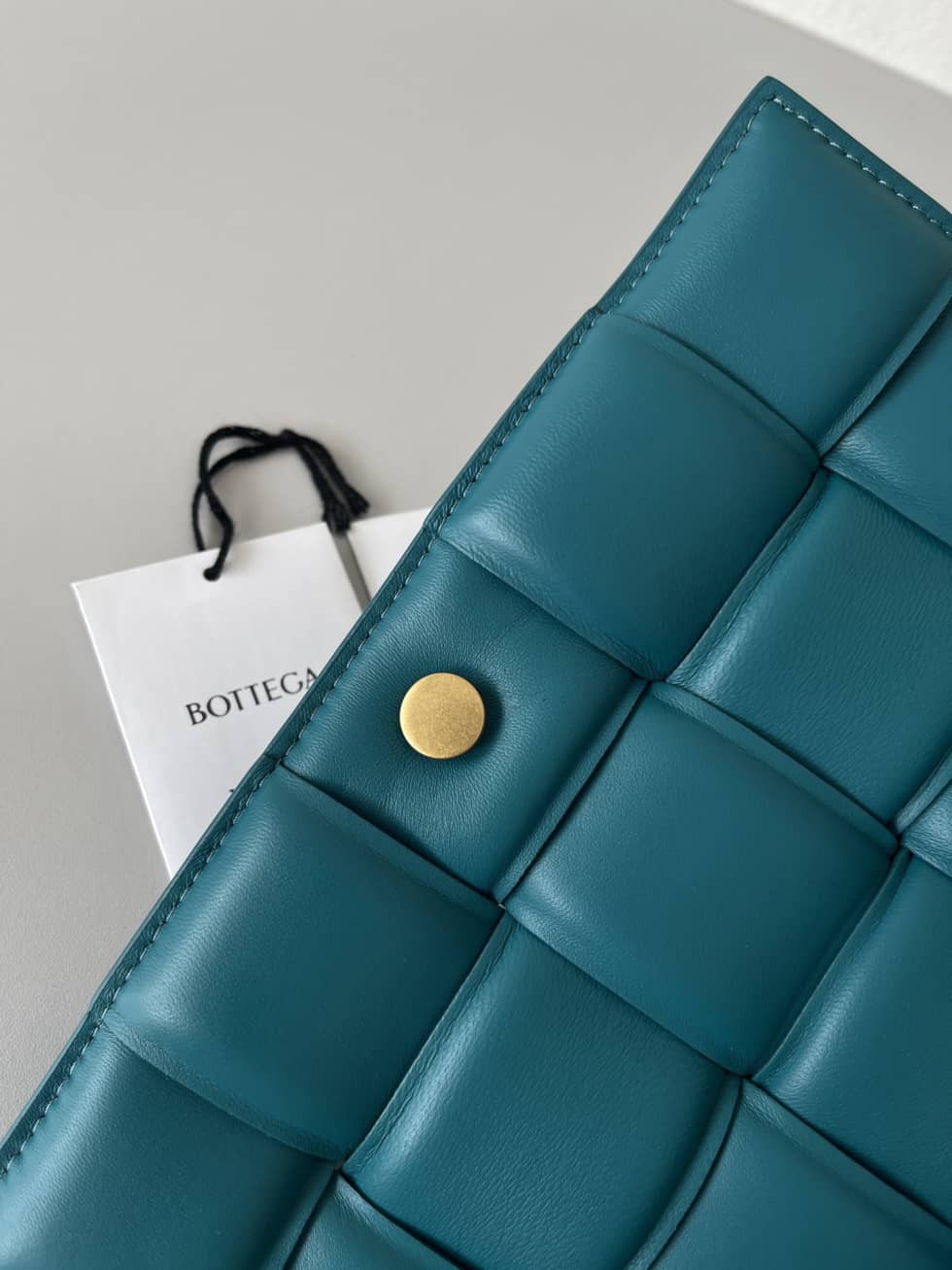 Replica Bottega Veneta Lambskin Maxi Intreccio Padded Chain Cassette Crossbody Bag_4_156248 Replica Bottega Veneta Lambskin Maxi Intreccio Padded Chain Cassette Crossbody Bag