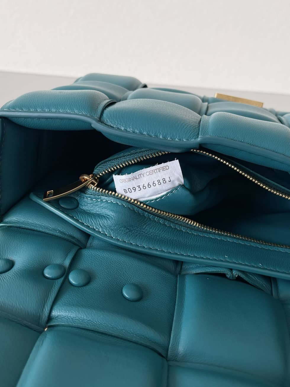 Replica Bottega Veneta Lambskin Maxi Intreccio Padded Chain Cassette Crossbody Bag_6_156248 Replica Bottega Veneta Lambskin Maxi Intreccio Padded Chain Cassette Crossbody Bag