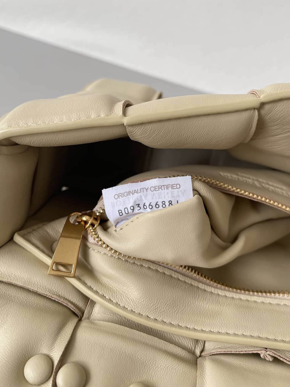 Replica Bottega Veneta Lambskin Maxi Intreccio Padded Chain Cassette Crossbody Bag_6_156338 Replica Bottega Veneta Lambskin Maxi Intreccio Padded Chain Cassette Crossbody Bag