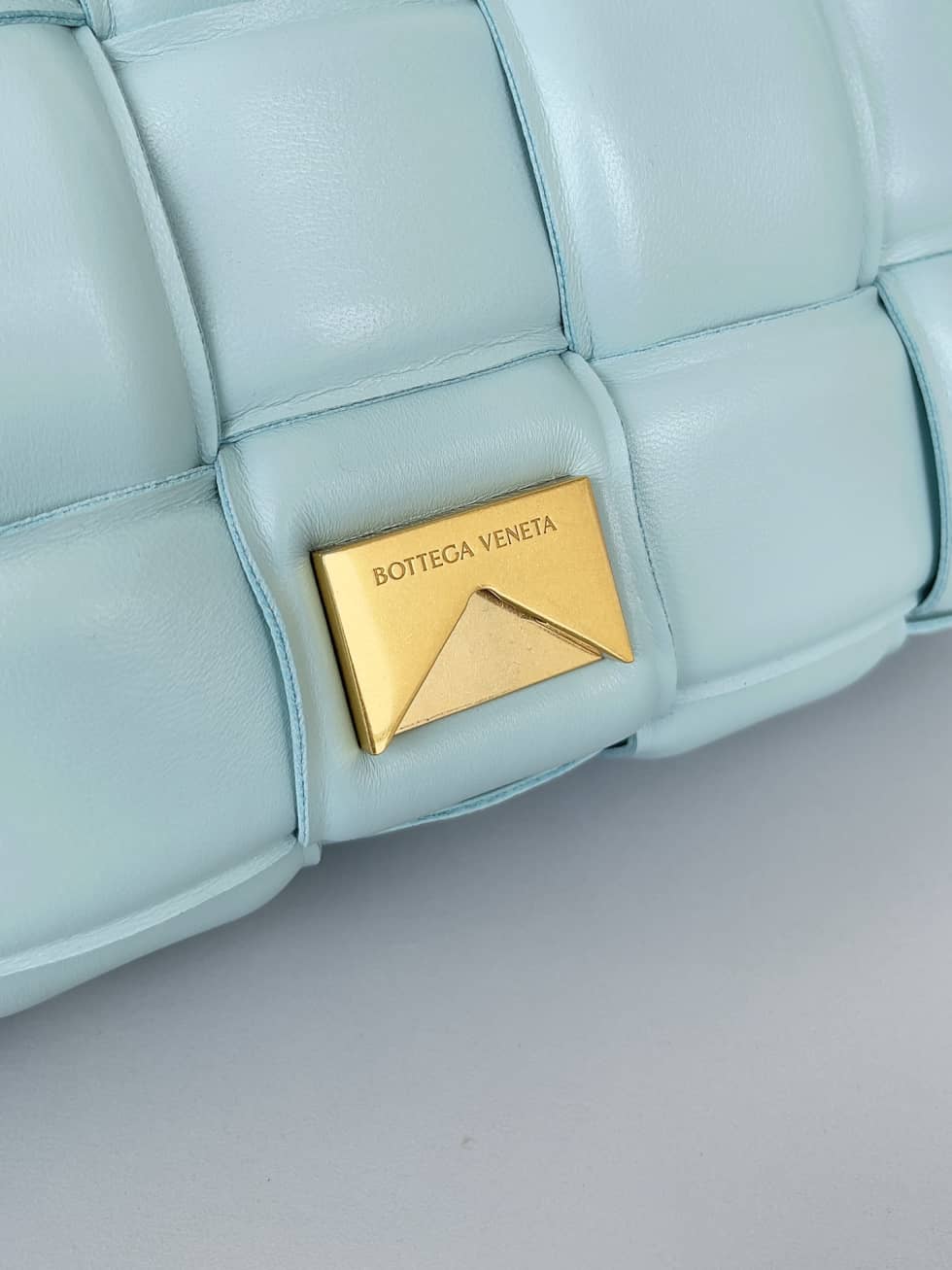 Replica Bottega Veneta Lambskin Maxi Intreccio Padded Chain Cassette Crossbody Bag_5_156438 Replica Bottega Veneta Lambskin Maxi Intreccio Padded Chain Cassette Crossbody Bag