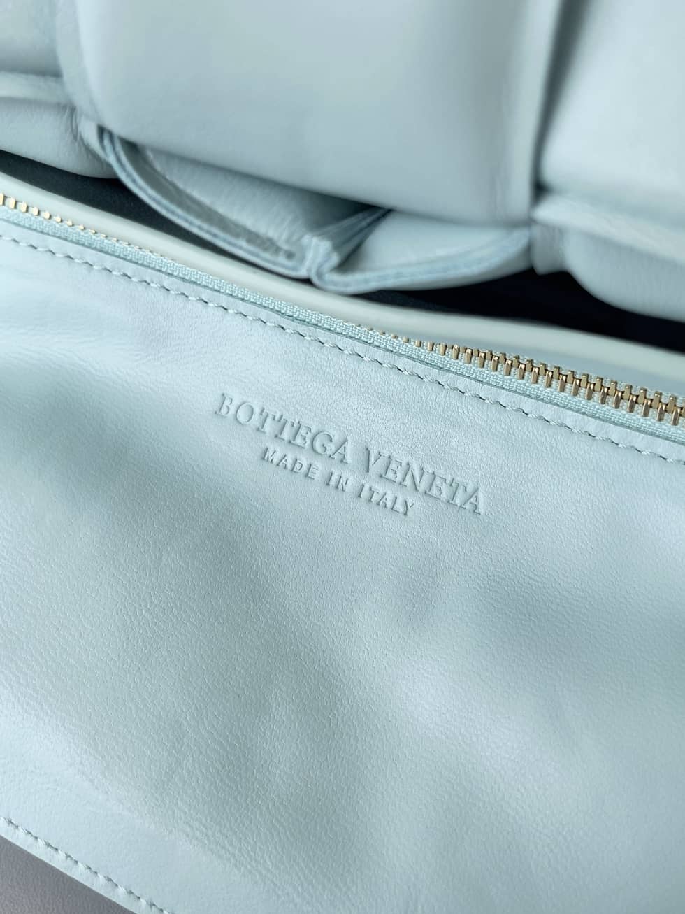 Replica Bottega Veneta Lambskin Maxi Intreccio Padded Chain Cassette Crossbody Bag_7_156438 Replica Bottega Veneta Lambskin Maxi Intreccio Padded Chain Cassette Crossbody Bag