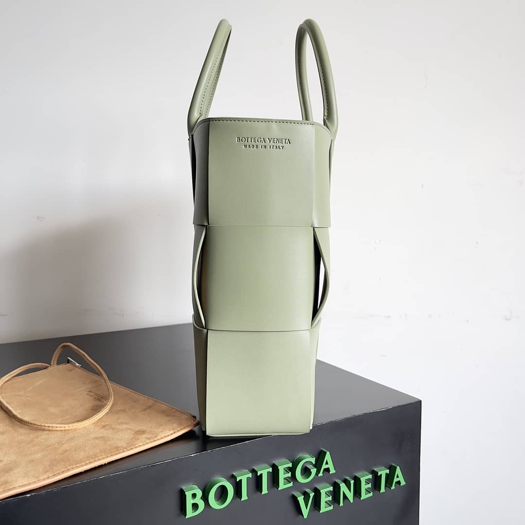 Replica Bottega Veneta Nappa Maxi Intrecciato Arco Tote_1_157815 Replica Bottega Veneta Nappa Maxi Intrecciato Arco Tote