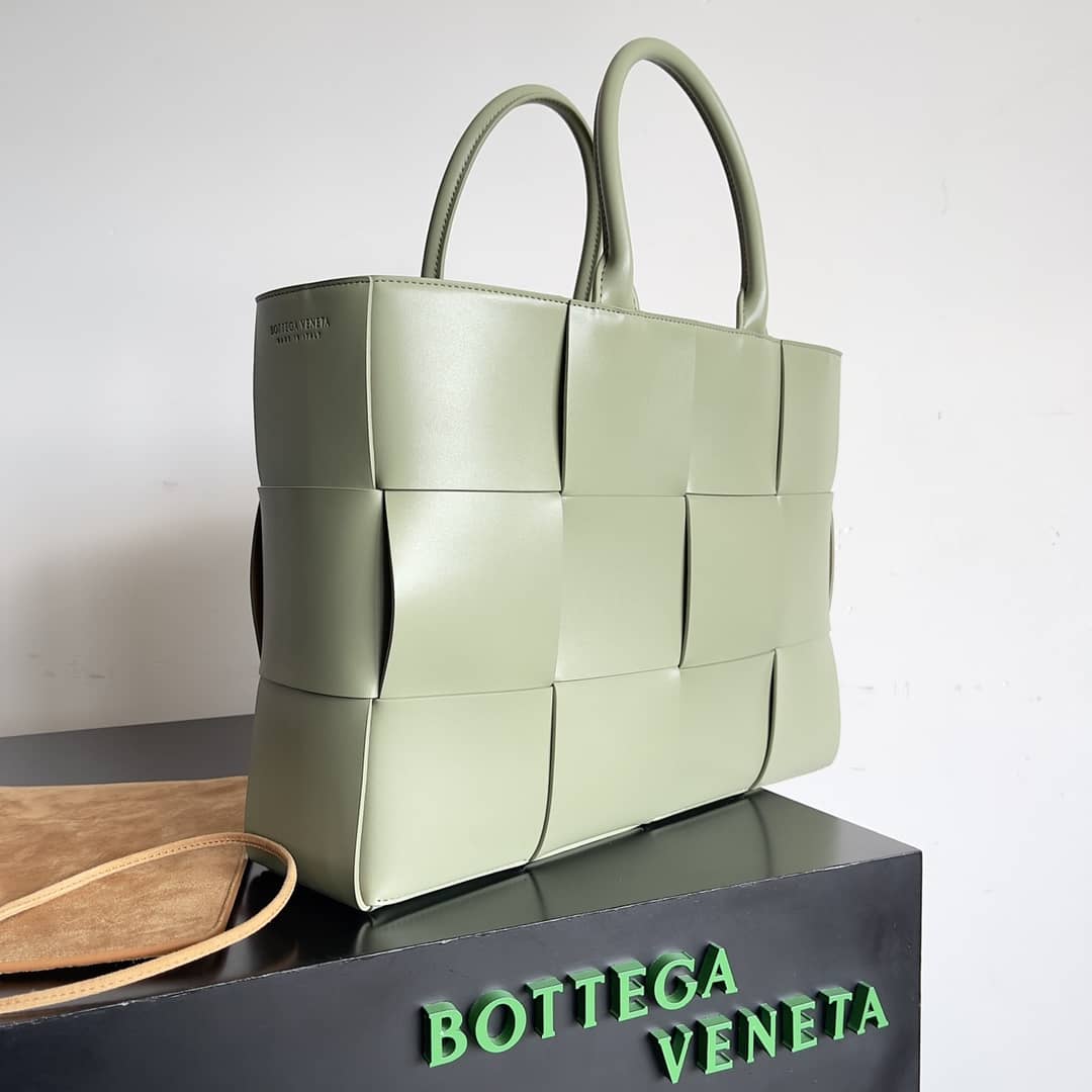 Replica Bottega Veneta Nappa Maxi Intrecciato Arco Tote_4_157815 Replica Bottega Veneta Nappa Maxi Intrecciato Arco Tote