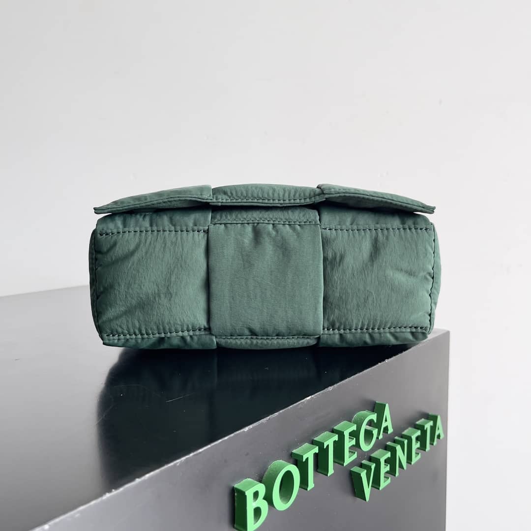 Replica Bottega Veneta Small Padded Tech Cassette Shoulder Bag_3_147188 Replica Bottega Veneta Small Padded Tech Cassette Shoulder Bag