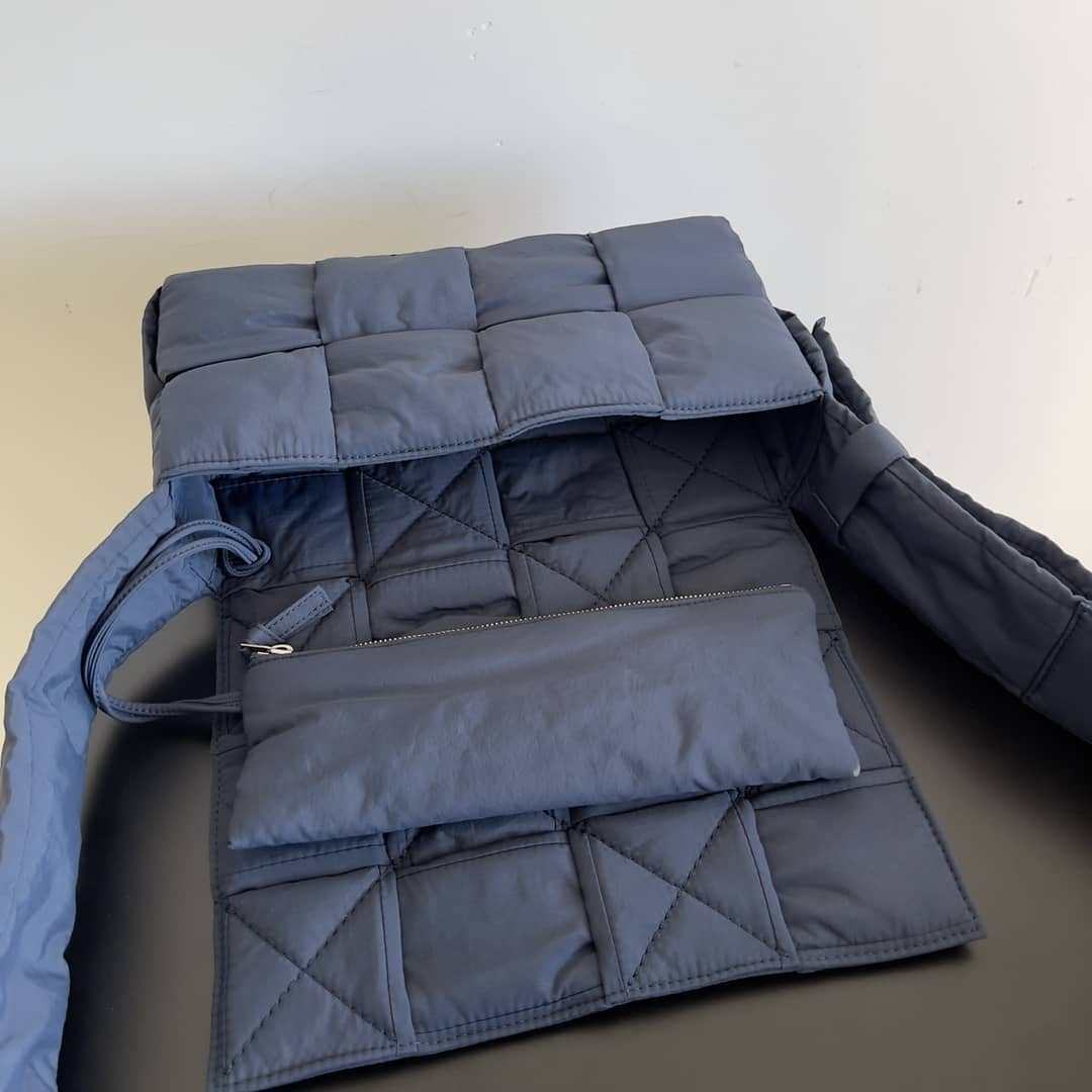 Replica Bottega Veneta Woven Padded Nylon Cassette Messenger Bag_4_147288 Replica Bottega Veneta Woven Padded Nylon Cassette Messenger Bag