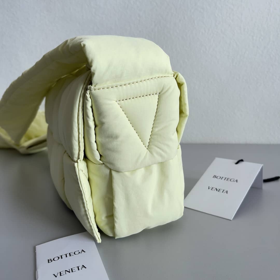 Replica Bottega Veneta Woven Padded Nylon Cassette Messenger Bag_3_147367 Replica Bottega Veneta Woven Padded Nylon Cassette Messenger Bag