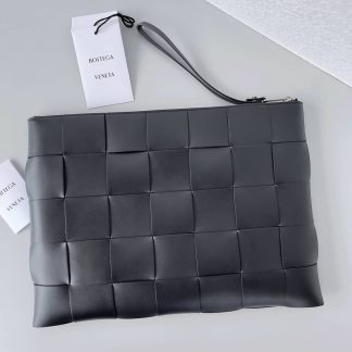 Replica Bottega Veneta Intrecciato Urban Leather Pouch