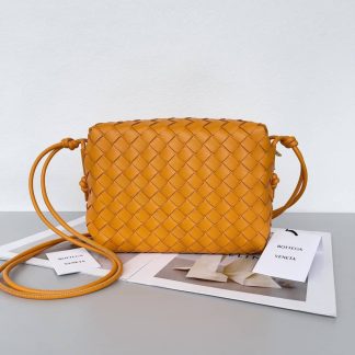 Replica Bottega Veneta Loop Intrecciato Camera Bag