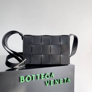 Replica Bottega Veneta Cassette leather shoulder bag