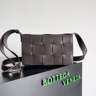 Replica Bottega Veneta Cassette leather shoulder bag
