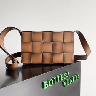 Replica Bottega Veneta Cassette leather shoulder bag