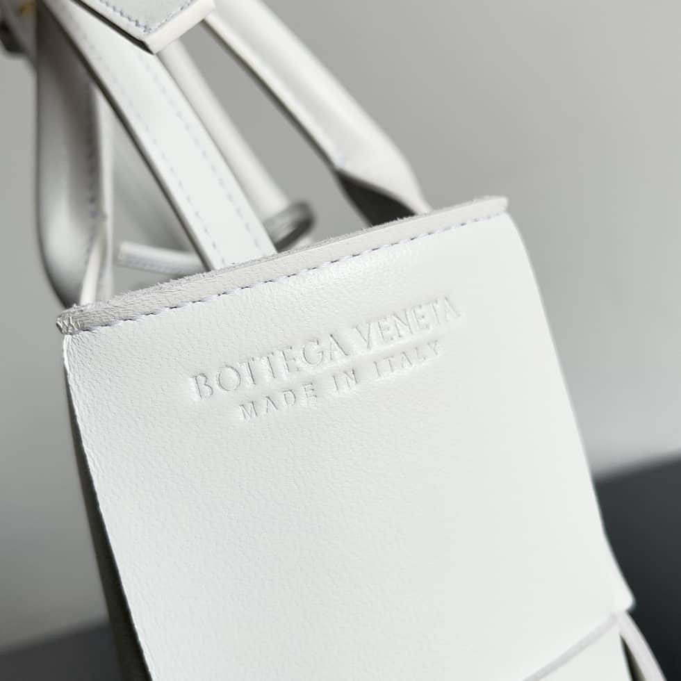 Replica Bottega Veneta Intreccio Leather Mini East-West Arco Tote Bag_1_148667 Replica Bottega Veneta Intreccio Leather Mini East-West Arco Tote Bag