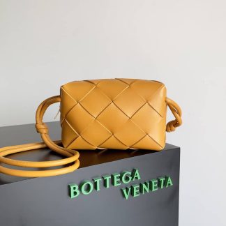 Replica Bottega Veneta Lambskin Maxi Intrecciato Cassette Camera Bag