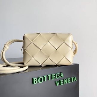 Replica Bottega Veneta Lambskin Maxi Intrecciato Cassette Camera Bag