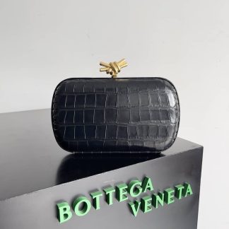 Replica Bottega Veneta Leather Knot Clutch