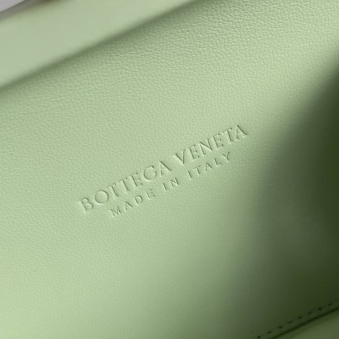 Replica Bottega Veneta Lambskin Intrecciato Minaudiere Knot Clutch_5_150027 Replica Bottega Veneta Lambskin Intrecciato Minaudiere Knot Clutch