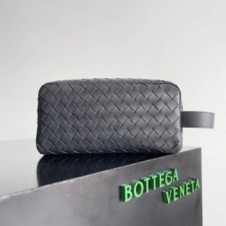 Replica Bottega Veneta Intrecciato leather pouch with handle