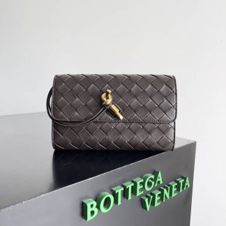 Replica Bottega Veneta intrecciato Andiamo Clutch