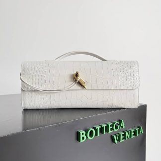 Replica Bottega Veneta Leather Andiamo Clutch with Handle