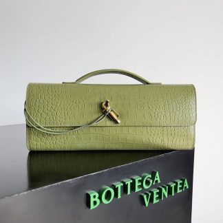 Replica Bottega Veneta Leather Andiamo Clutch with Handle