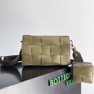 Replica Bottega Veneta Cassette Intrecciato Leather Messenger Bag