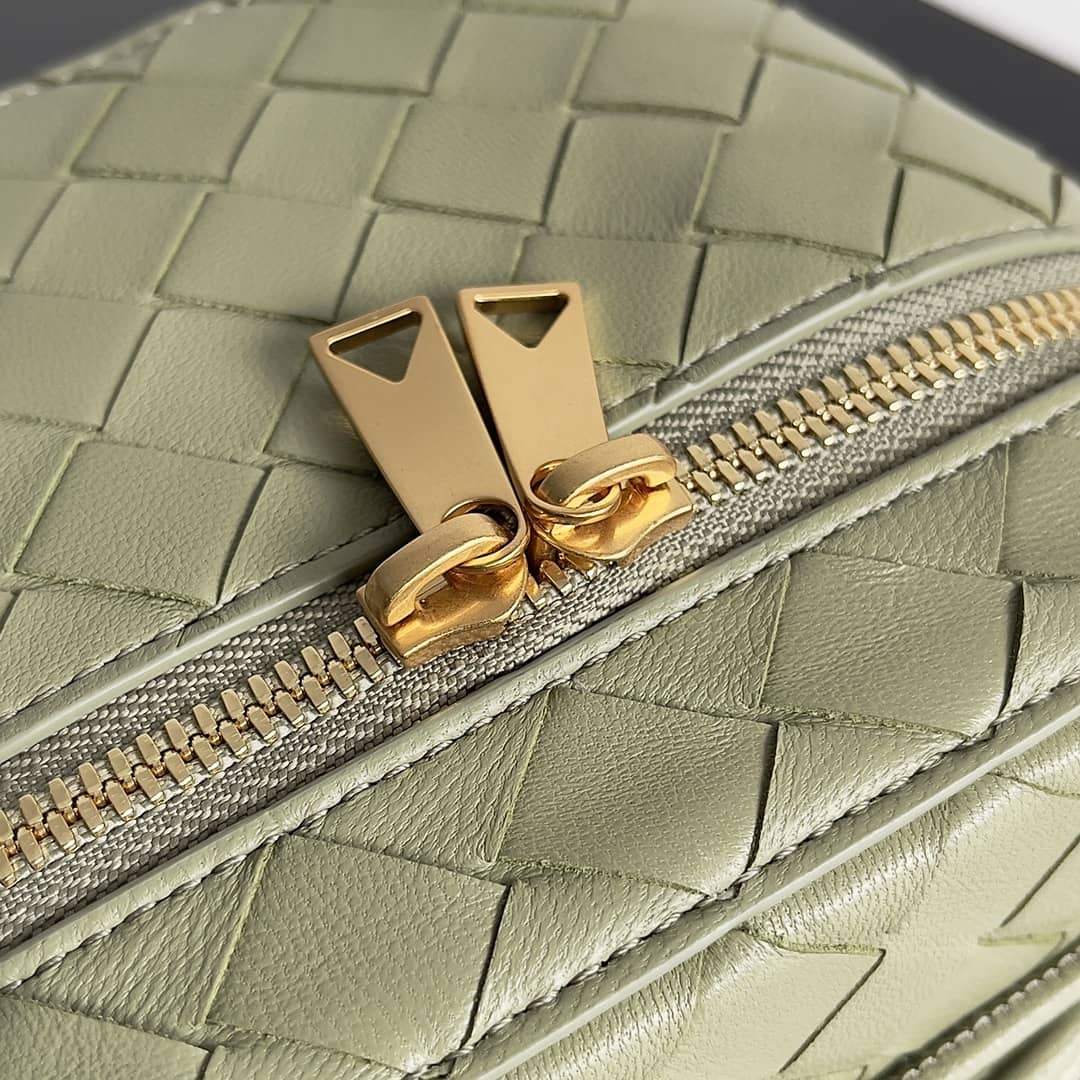 Replica Bottega Veneta Small Vanity Case On Strap_2_151986 Replica Bottega Veneta Small Vanity Case On Strap