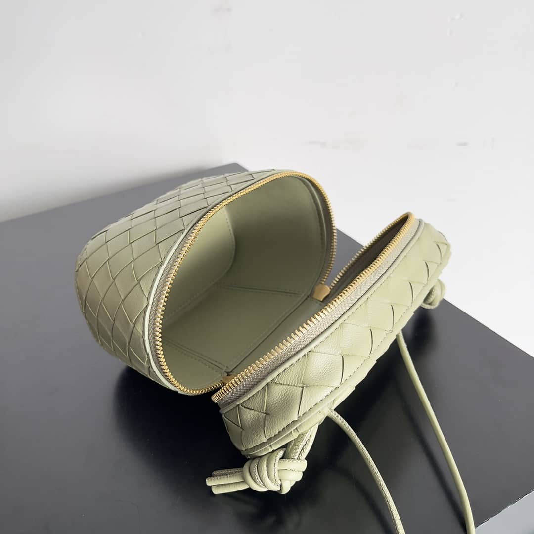 Replica Bottega Veneta Small Vanity Case On Strap_6_151986 Replica Bottega Veneta Small Vanity Case On Strap