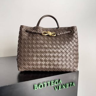 Replica Bottega Veneta Andiamo Intrecciato Medium Top handle bag