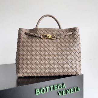 Replica Bottega Veneta Andiamo Intrecciato Medium Top handle bag
