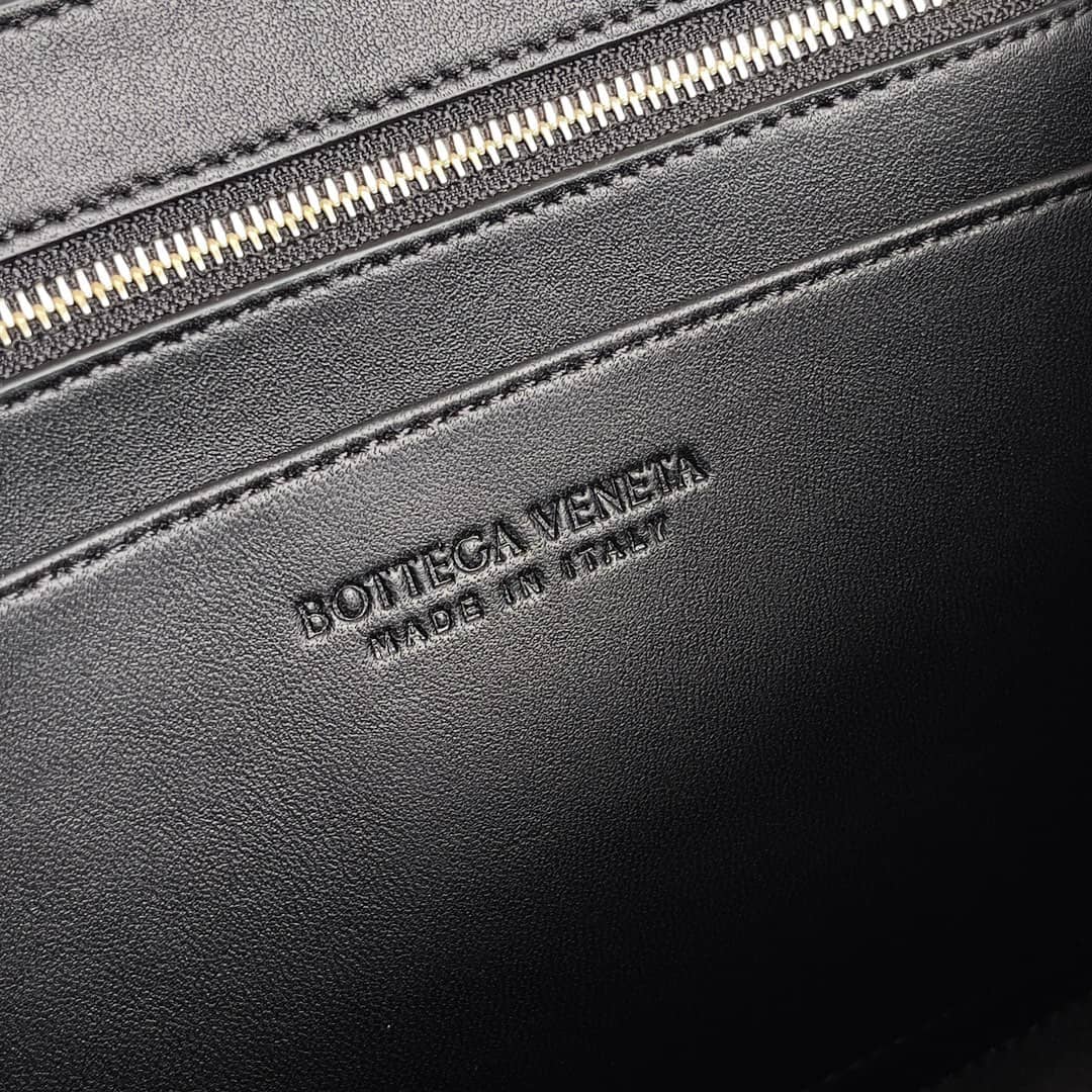 Replica Bottega Veneta Intrecciato Andiamo Small East/West Bag_3_153324 Replica Bottega Veneta Intrecciato Andiamo Small East/West Bag
