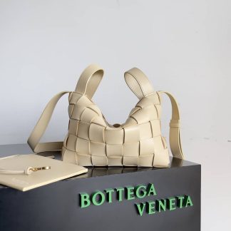 Replica Bottega Veneta Intrecciato Leather Cassette Bowling Bag