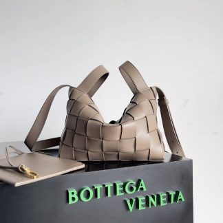 Replica Bottega Veneta Intrecciato Leather Cassette Bowling Bag