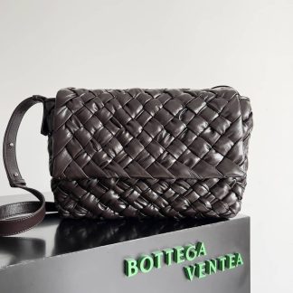 Replica Bottega Veneta Rumple Leather Messenger Bag
