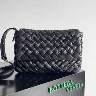 Replica Bottega Veneta Rumple Leather Messenger Bag