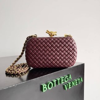 Replica Bottega Veneta Knot Intreccio Leather Chain Clutch Bag