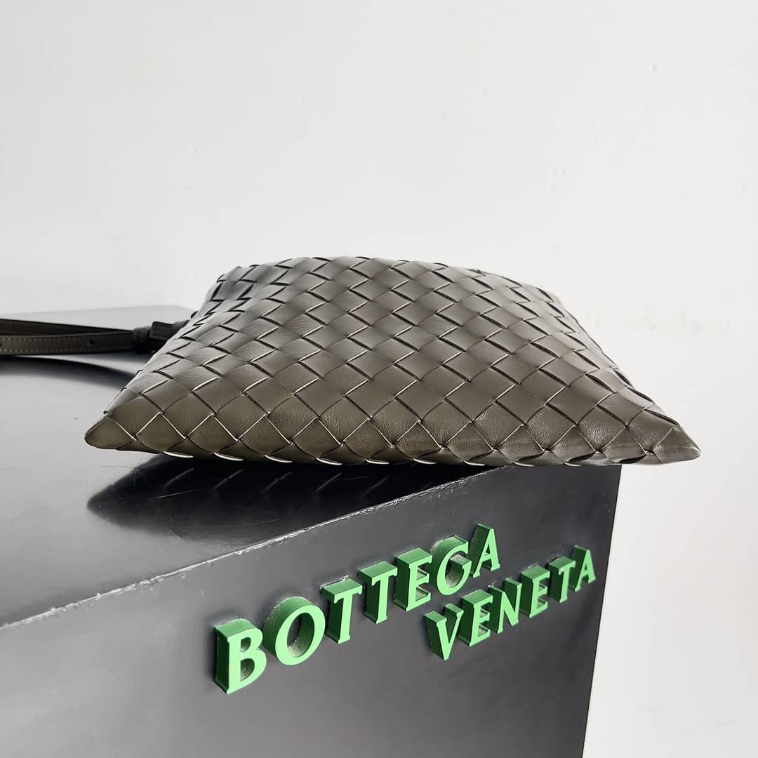 Replica Bottega Veneta Intrecciato Leather Mini Hop Crossbody Bag_2_154872 Replica Bottega Veneta Intrecciato Leather Mini Hop Crossbody Bag