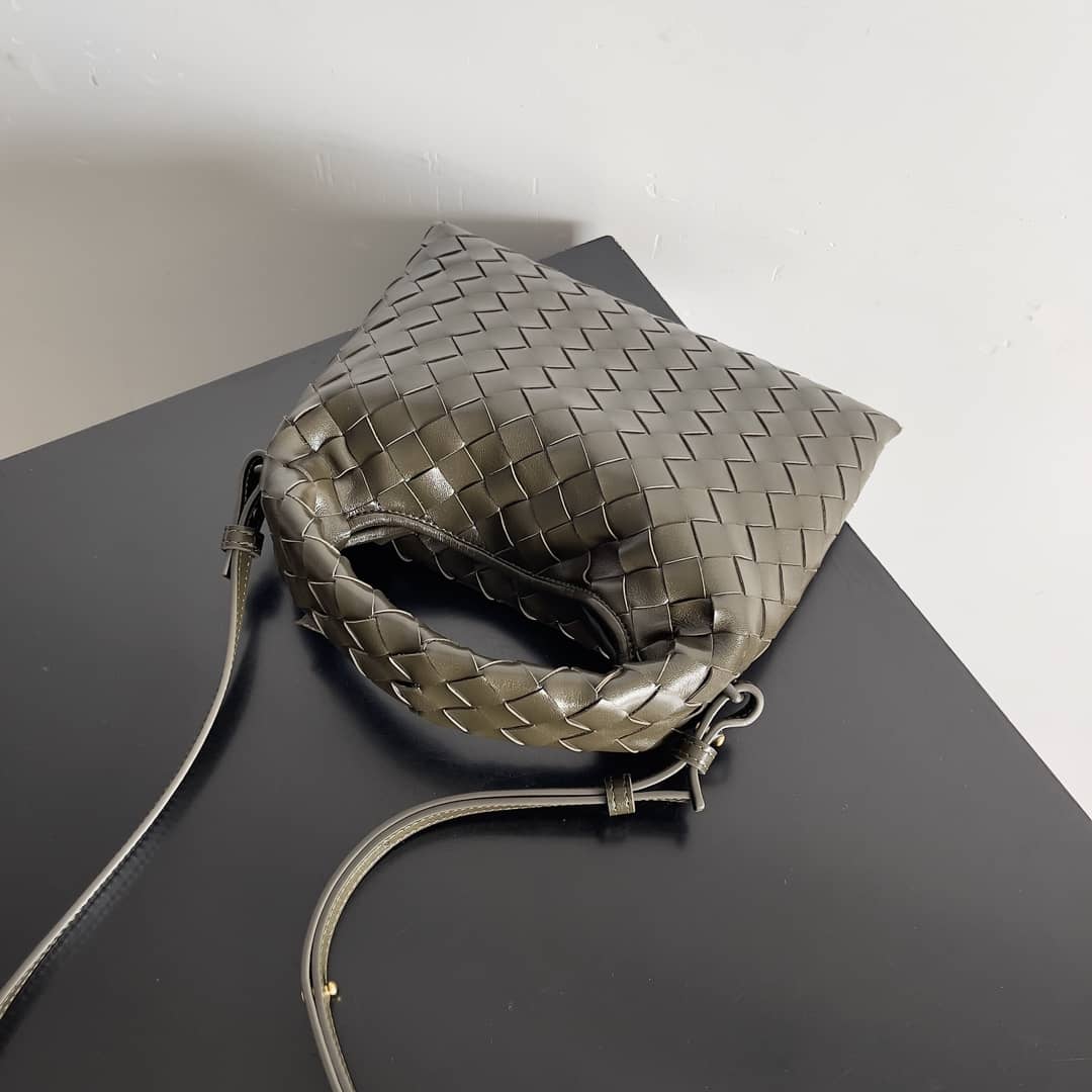 Replica Bottega Veneta Intrecciato Leather Mini Hop Crossbody Bag_3_154872 Replica Bottega Veneta Intrecciato Leather Mini Hop Crossbody Bag