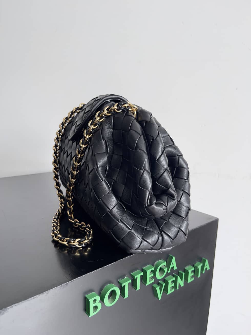 Replica Bottega Veneta Lauren 1980 Intrecciato Leather Chain Clutch_1_155102 Replica Bottega Veneta Lauren 1980 Intrecciato Leather Chain Clutch