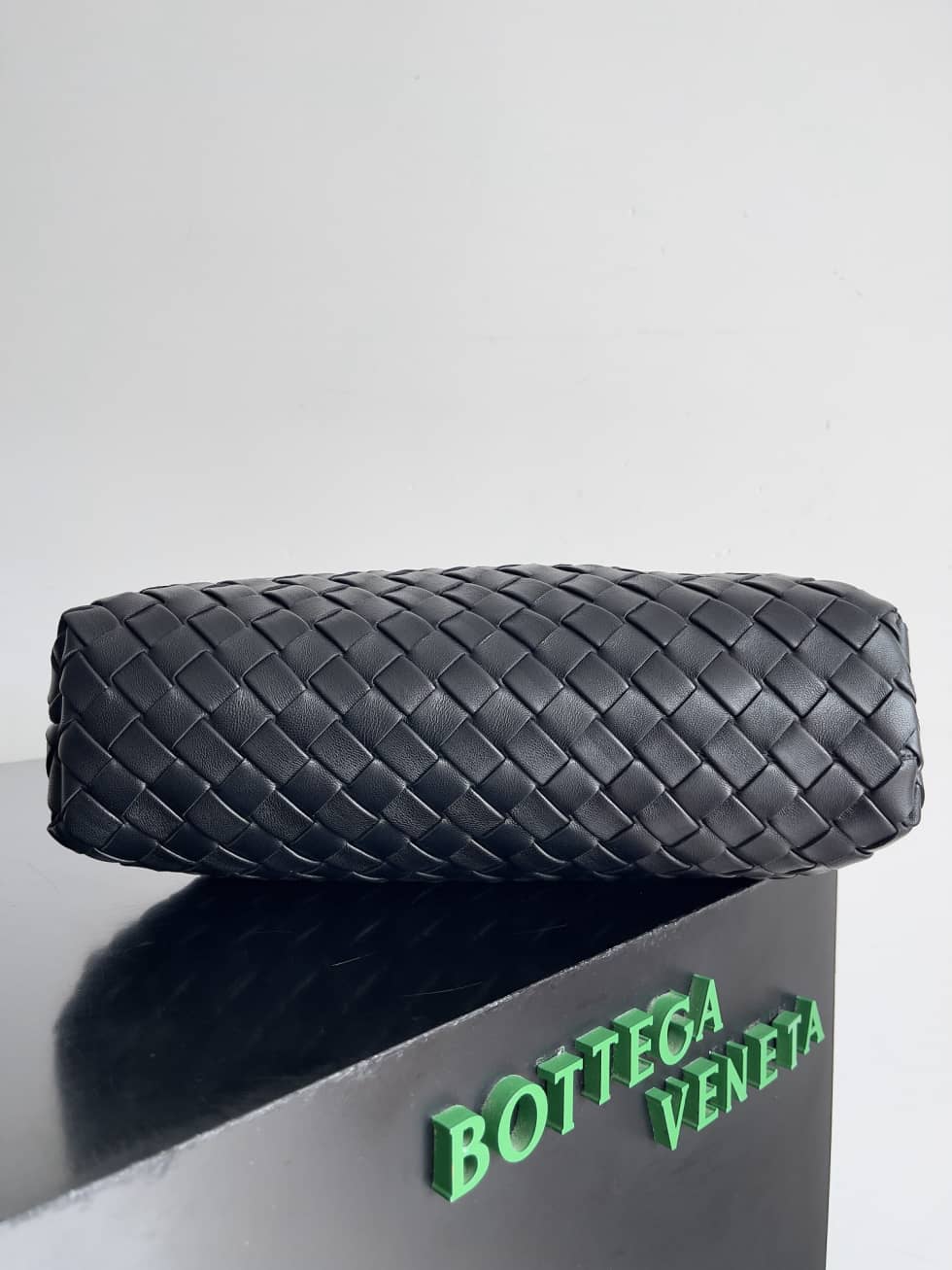 Replica Bottega Veneta Lauren 1980 Intrecciato Leather Chain Clutch_2_155102 Replica Bottega Veneta Lauren 1980 Intrecciato Leather Chain Clutch